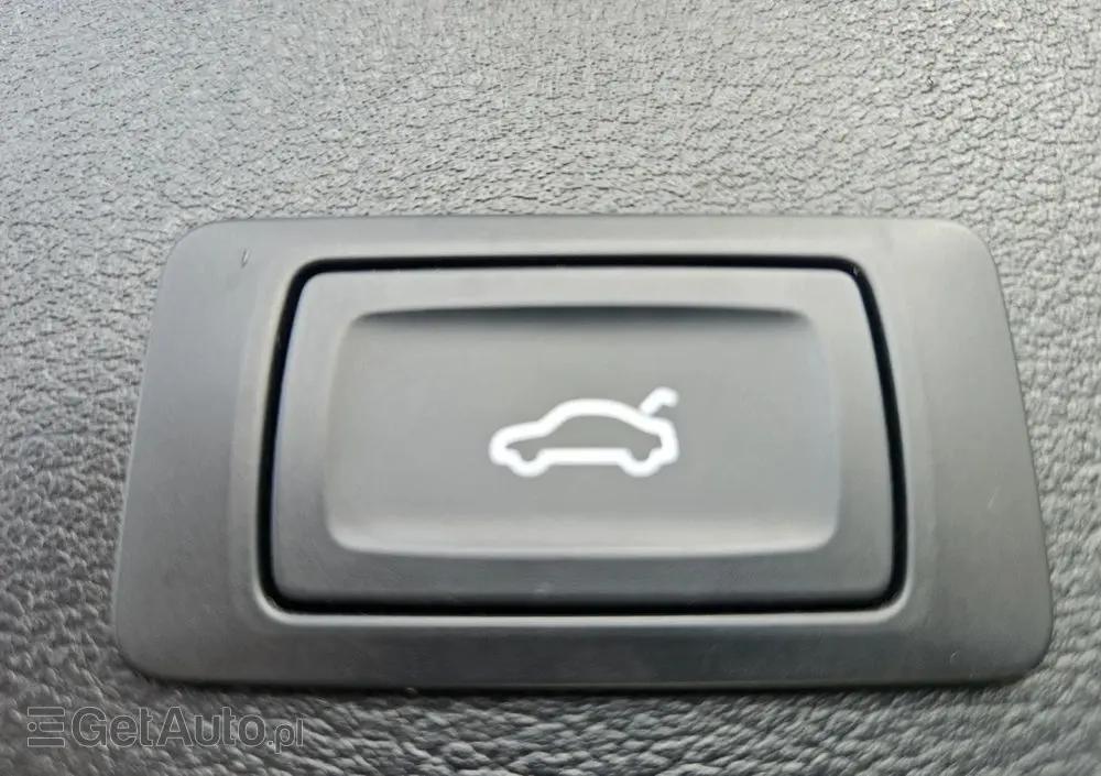 AUDI A4 Avant 40 TFSI S tronic S line