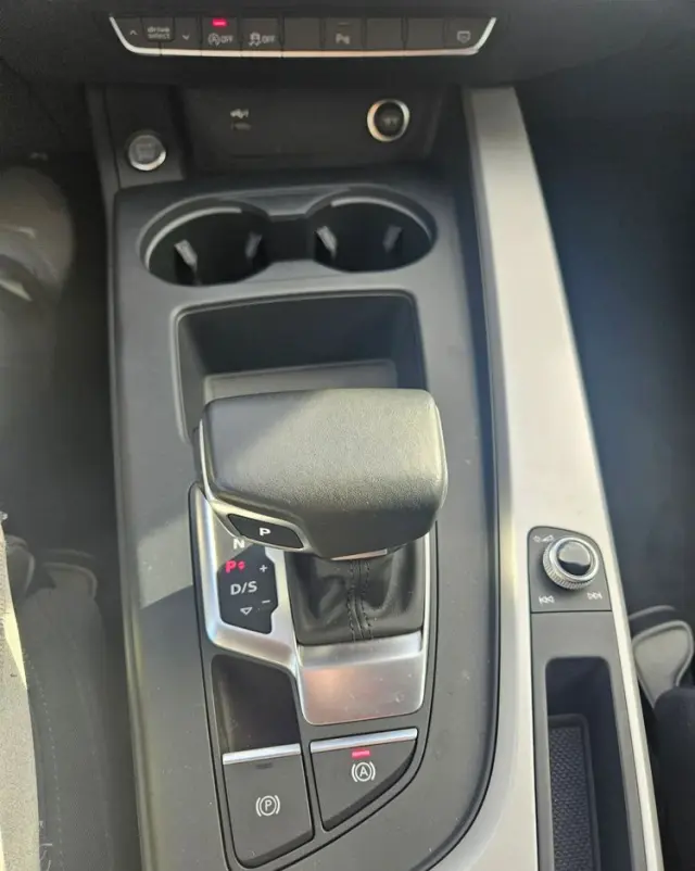 AUDI A4 Avant 40 TFSI S tronic S line