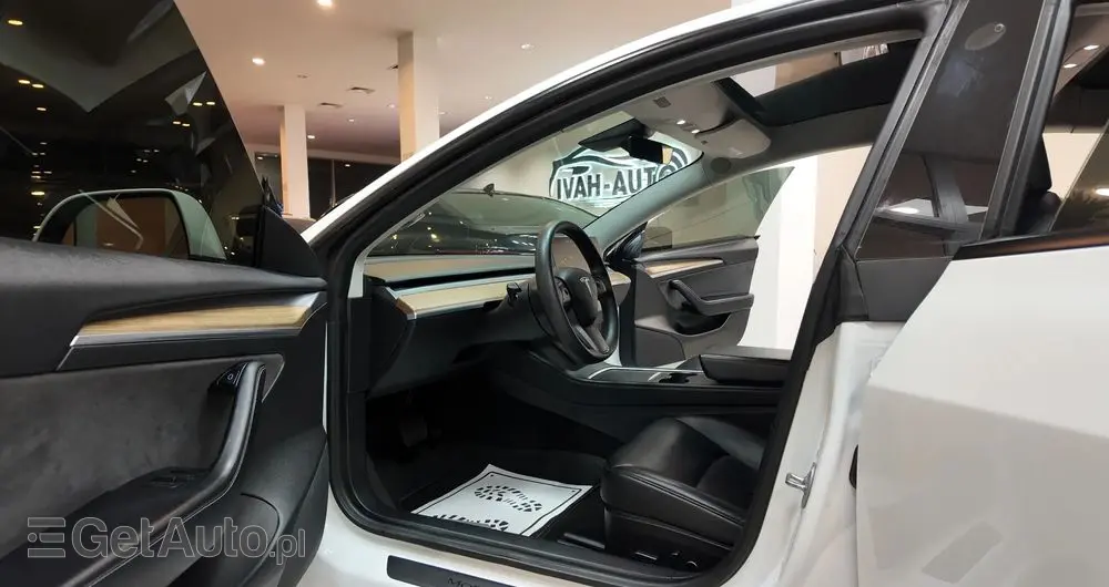 TESLA Model 3 Standard Range Plus