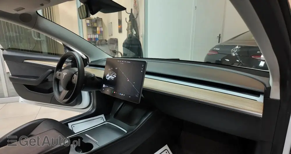 TESLA Model 3 Standard Range Plus