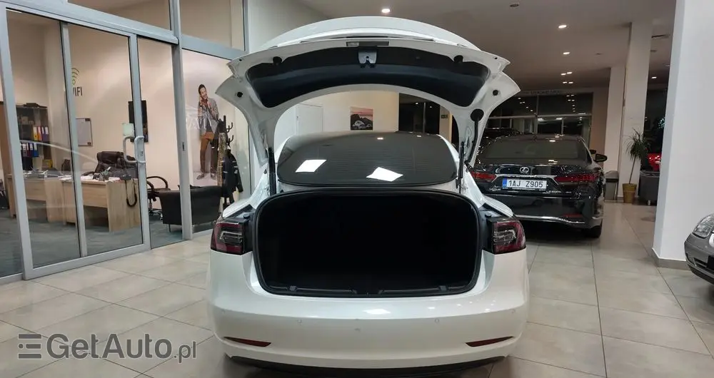 TESLA Model 3 Standard Range Plus