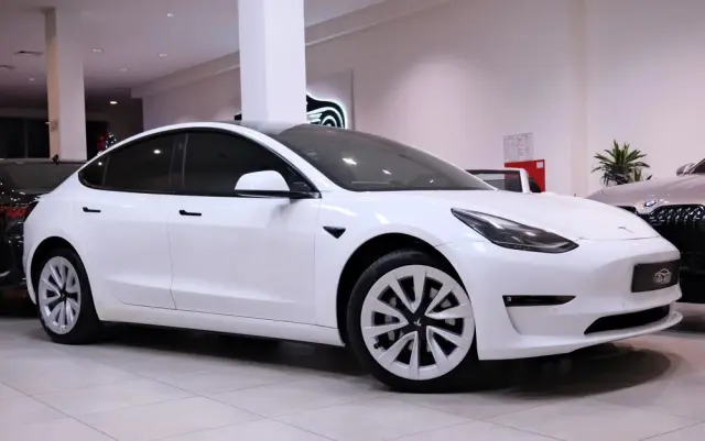 TESLA Model 3 Standard Range Plus