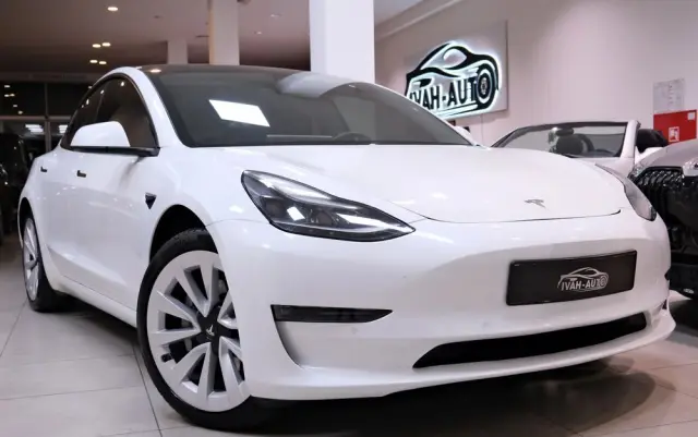 TESLA Model 3 Standard Range Plus