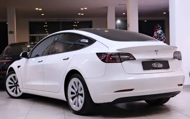 TESLA Model 3 Standard Range Plus