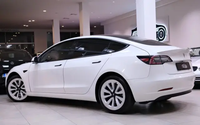TESLA Model 3 Standard Range Plus