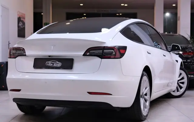 TESLA Model 3 Standard Range Plus