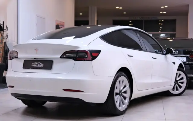 TESLA Model 3 Standard Range Plus