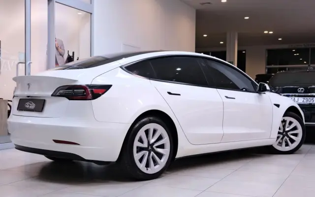 TESLA Model 3 Standard Range Plus