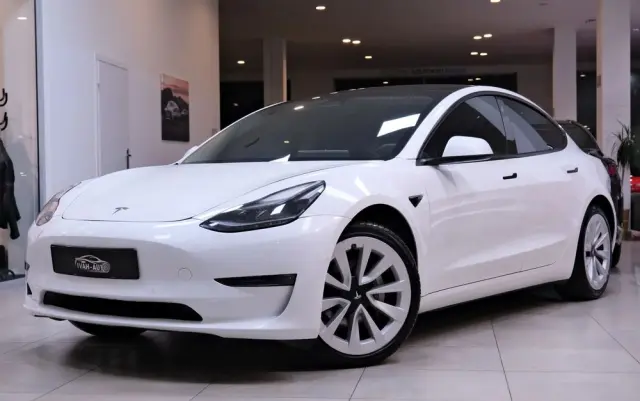 TESLA Model 3 Standard Range Plus