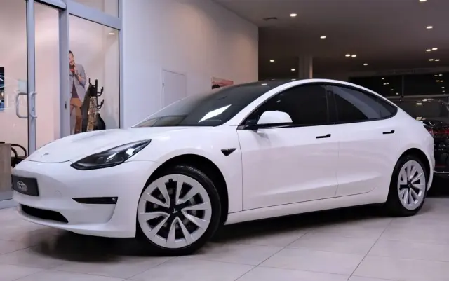 TESLA Model 3 Standard Range Plus