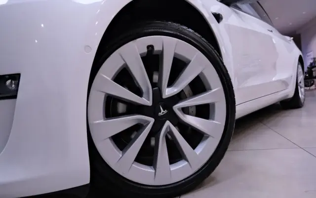 TESLA Model 3 Standard Range Plus