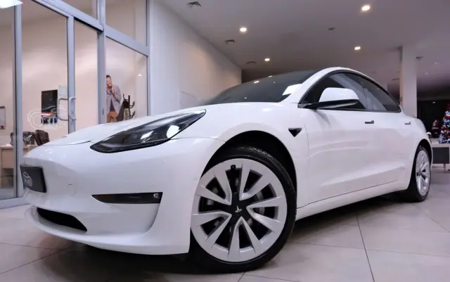 TESLA Model 3 Standard Range Plus