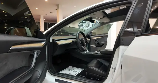 TESLA Model 3 Standard Range Plus