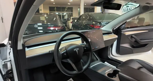 TESLA Model 3 Standard Range Plus