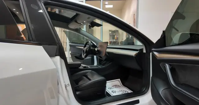 TESLA Model 3 Standard Range Plus