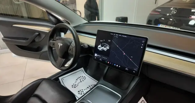 TESLA Model 3 Standard Range Plus