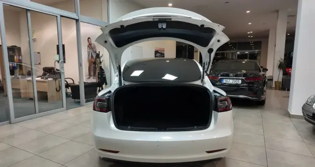 TESLA Model 3 Standard Range Plus