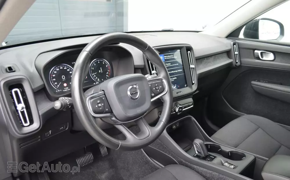 VOLVO XC 40 T4 Momentum Pro