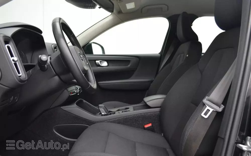 VOLVO XC 40 T4 Momentum Pro