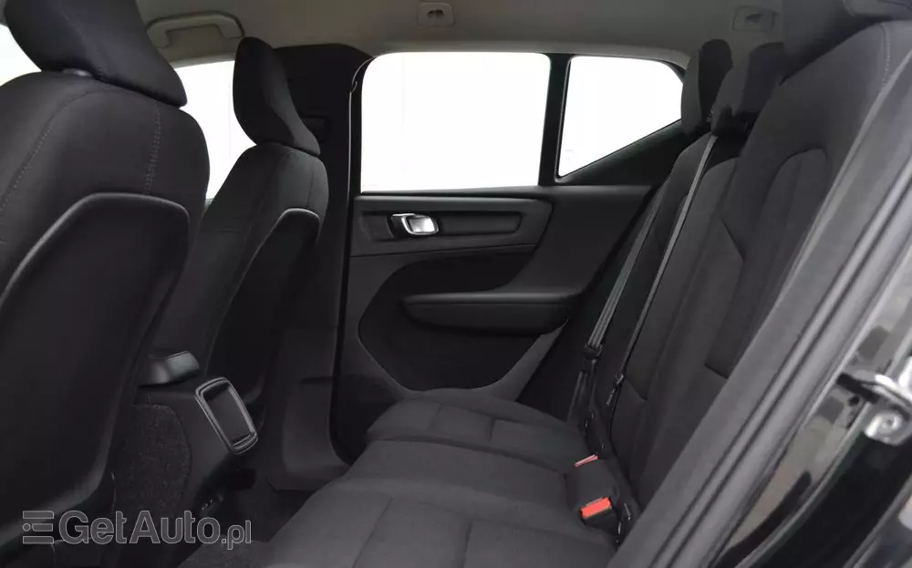 VOLVO XC 40 T4 Momentum Pro