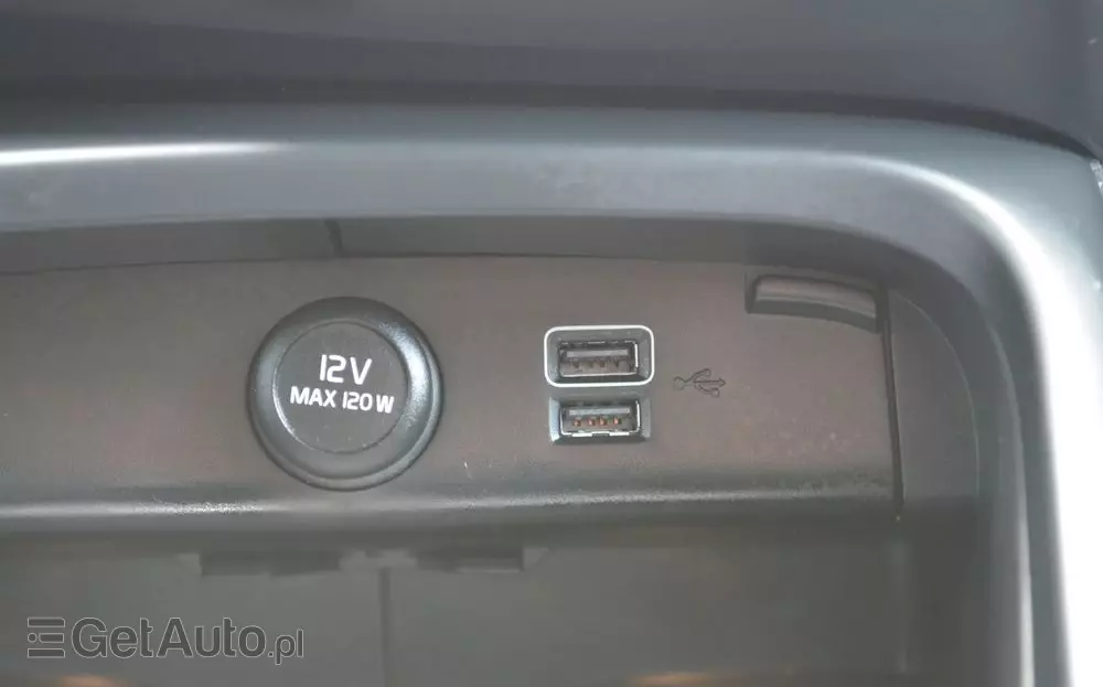 VOLVO XC 40 T4 Momentum Pro