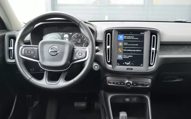 VOLVO XC 40 T4 Momentum Pro