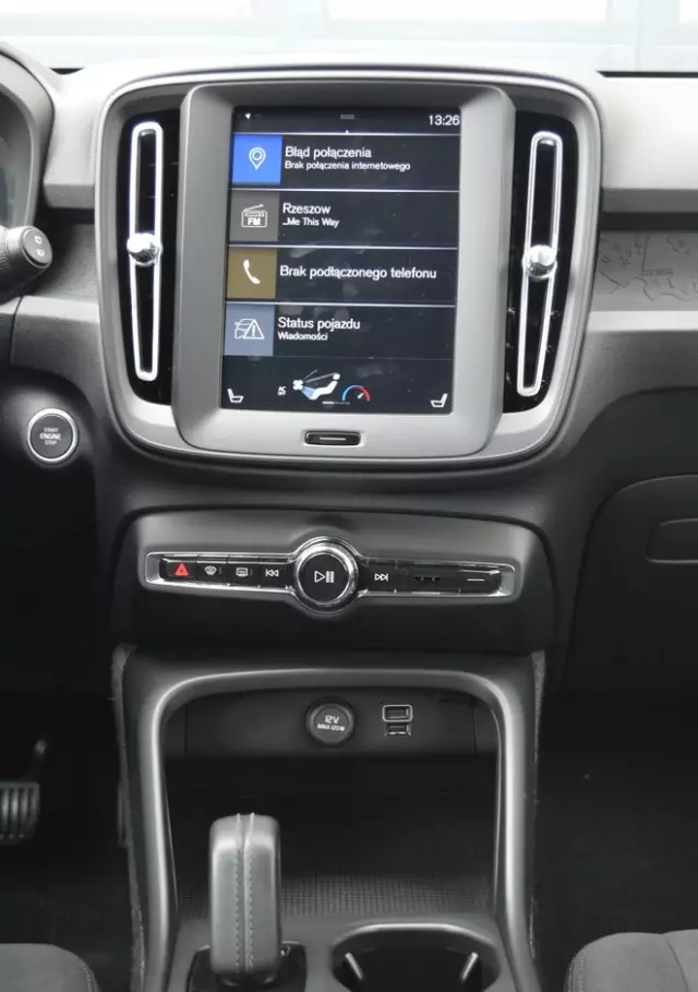 VOLVO XC 40 T4 Momentum Pro