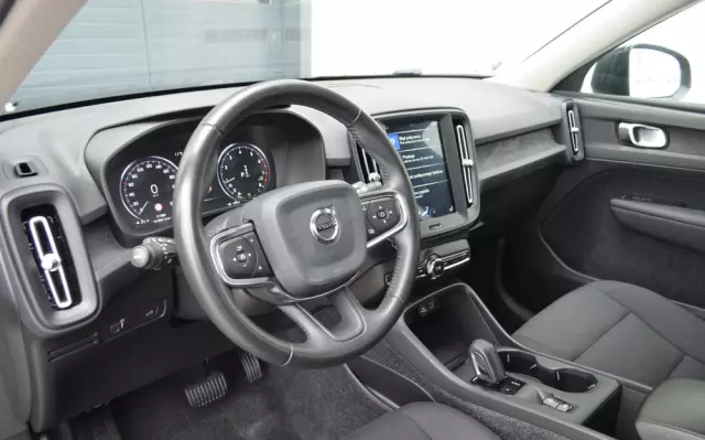 VOLVO XC 40 T4 Momentum Pro