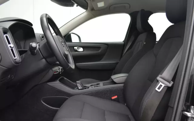 VOLVO XC 40 T4 Momentum Pro