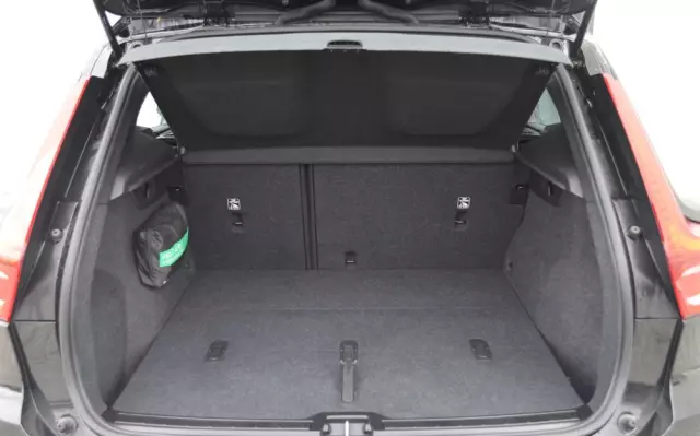 VOLVO XC 40 T4 Momentum Pro