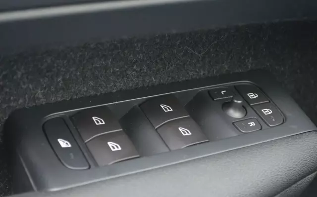 VOLVO XC 40 T4 Momentum Pro