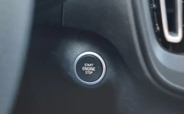 VOLVO XC 40 T4 Momentum Pro