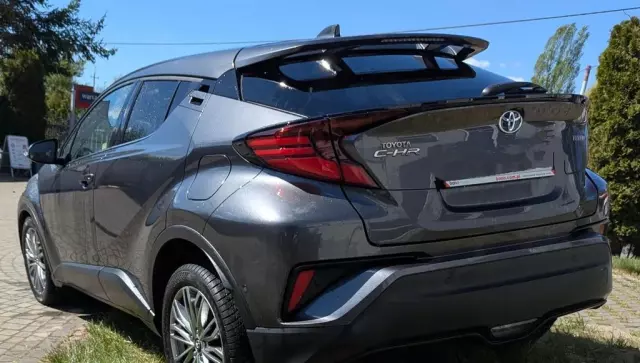 TOYOTA C-HR 