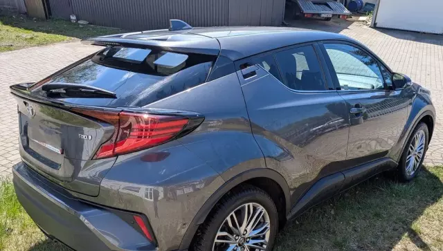 TOYOTA C-HR 