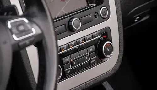 VOLKSWAGEN Eos 