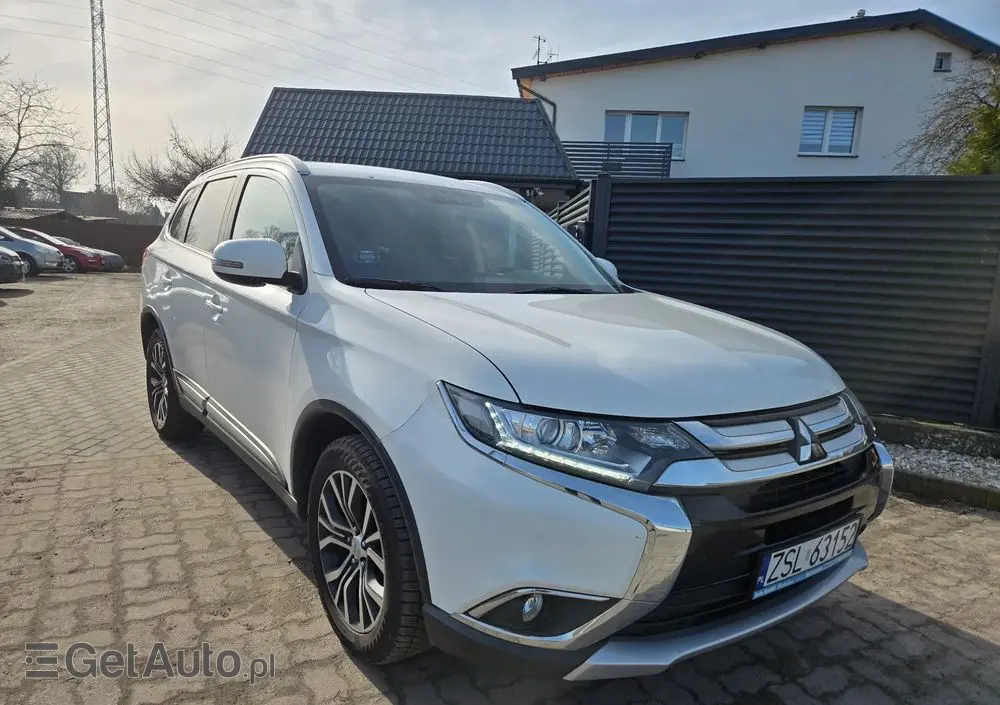 MITSUBISHI Outlander 2.0 2WD CVT Diamant