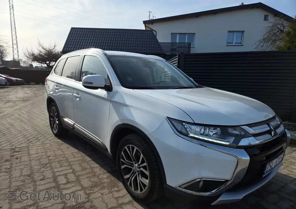 MITSUBISHI Outlander 2.0 2WD CVT Diamant