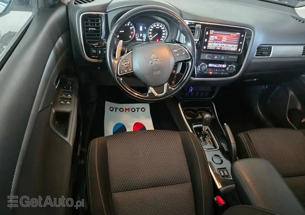 MITSUBISHI Outlander 2.0 2WD CVT Diamant