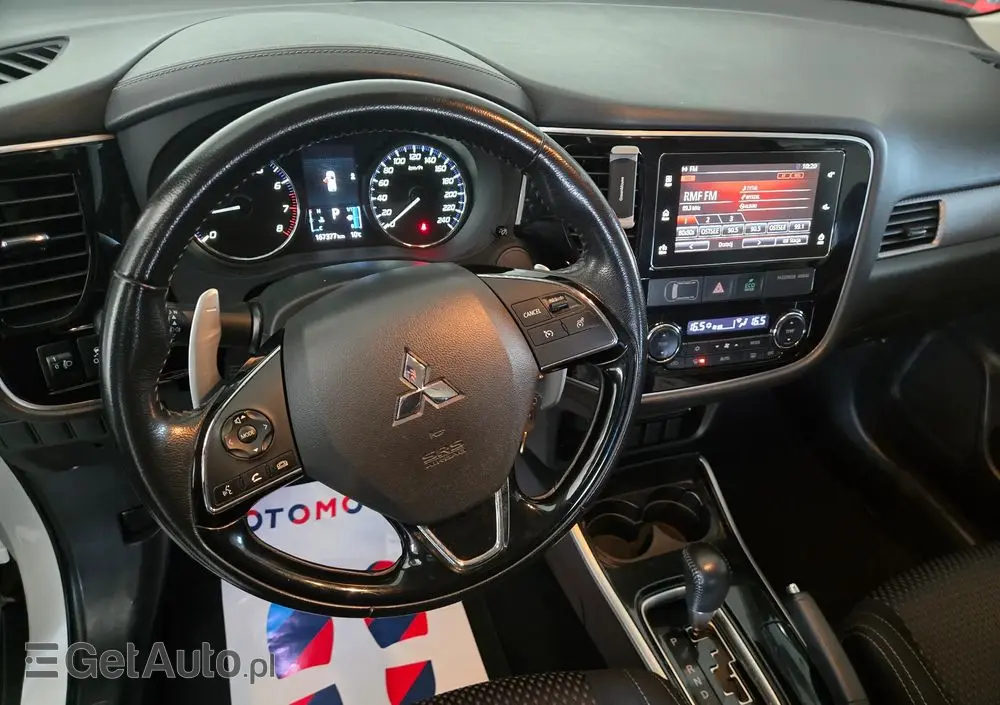 MITSUBISHI Outlander 2.0 2WD CVT Diamant