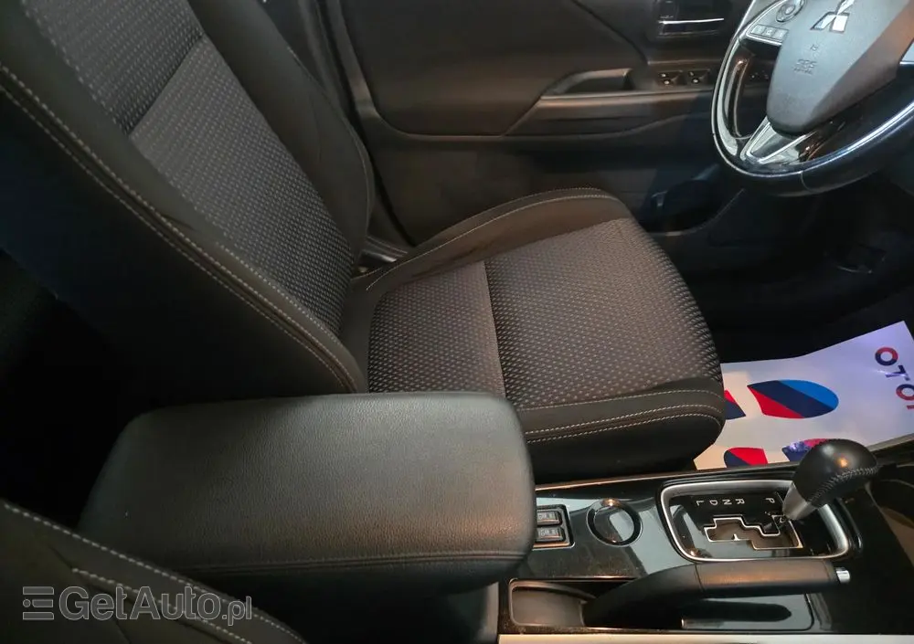 MITSUBISHI Outlander 2.0 2WD CVT Diamant