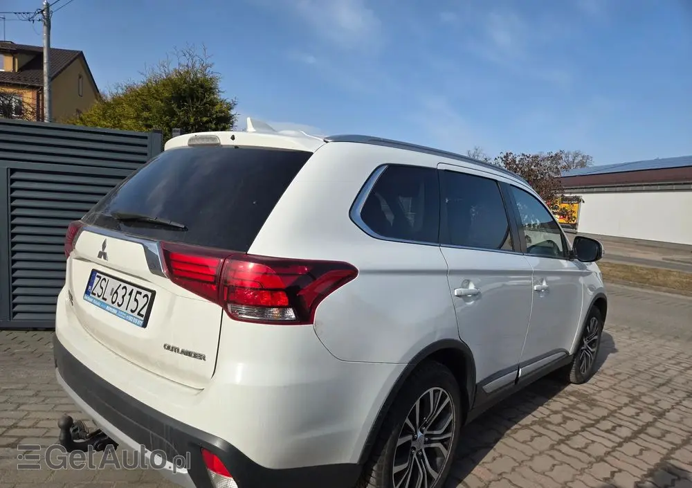 MITSUBISHI Outlander 2.0 2WD CVT Diamant