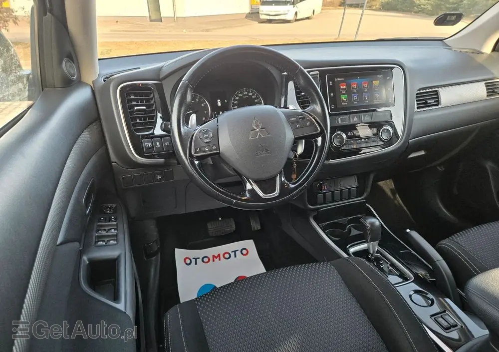 MITSUBISHI Outlander 2.0 2WD CVT Diamant