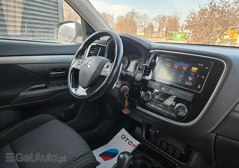 MITSUBISHI Outlander 2.0 2WD CVT Diamant