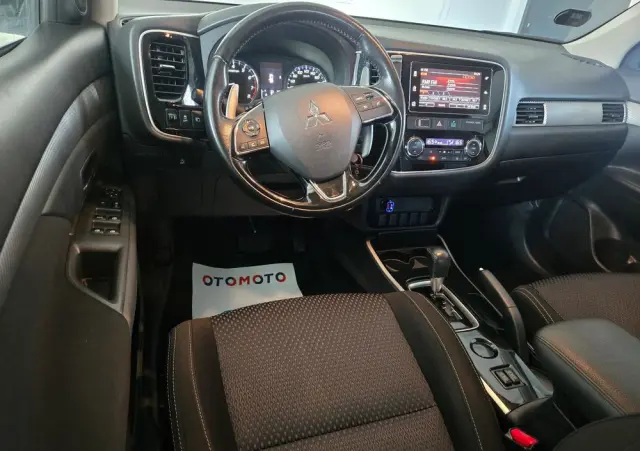 MITSUBISHI Outlander 2.0 2WD CVT Diamant
