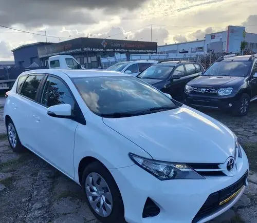 TOYOTA Auris 