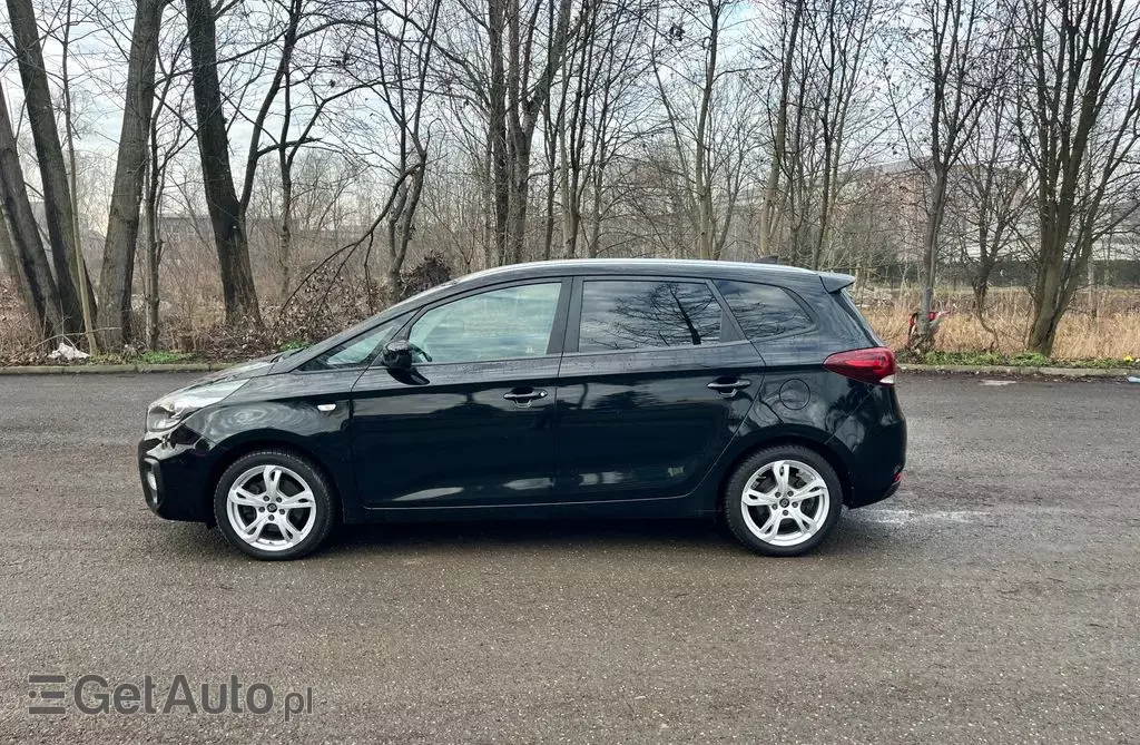 KIA Carens 