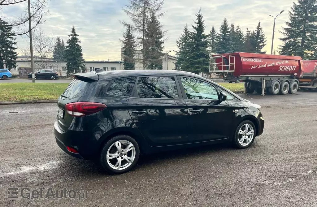 KIA Carens 