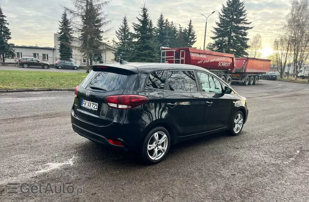 KIA Carens 