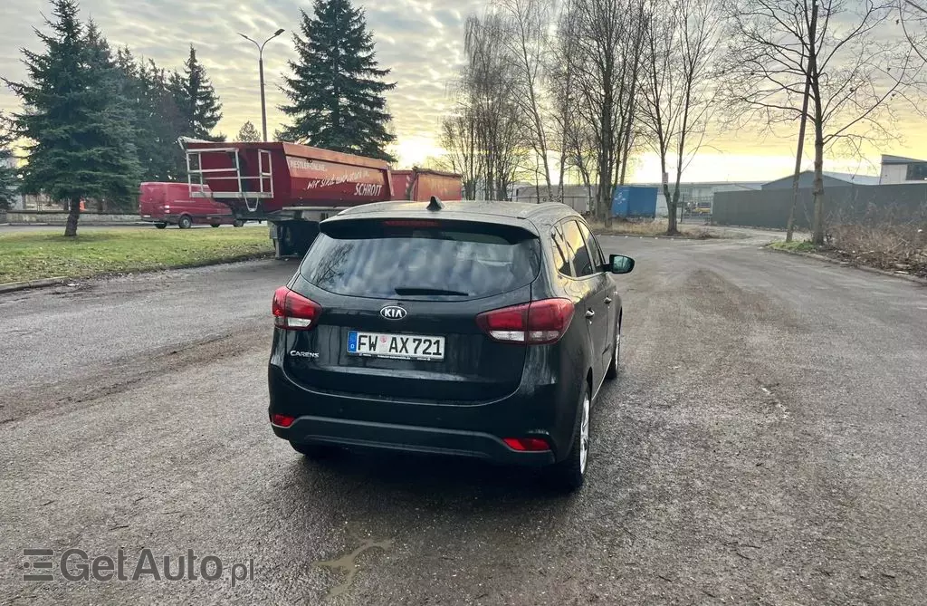 KIA Carens 