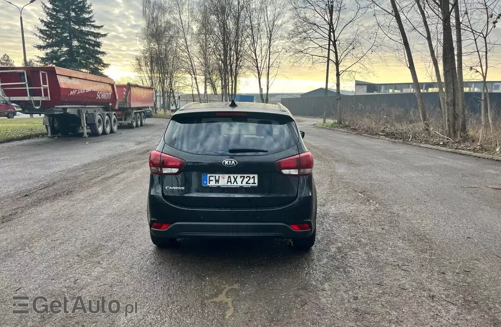 KIA Carens 